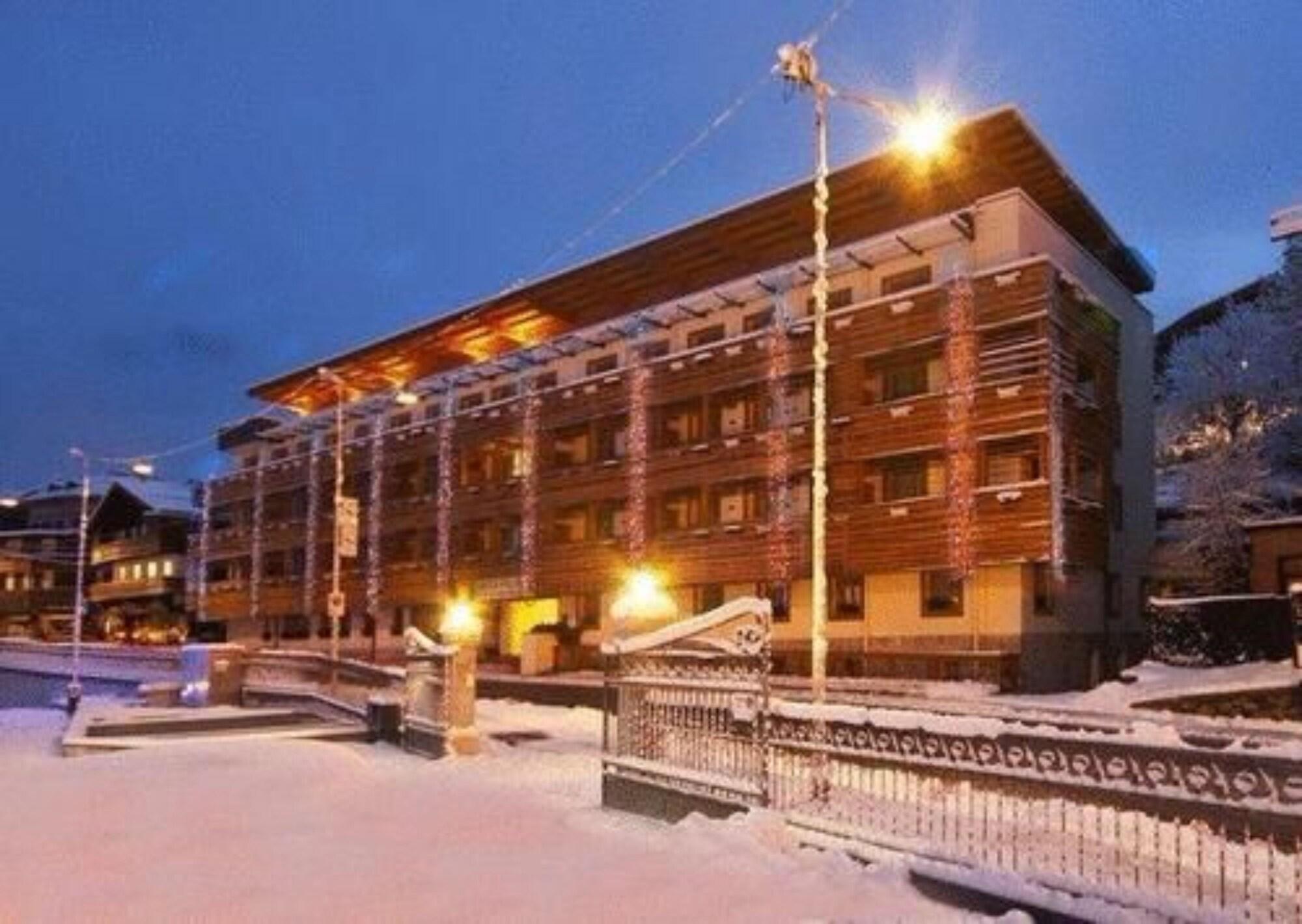 Radisson Residences Savoia Palace Cortina d’Ampezzo Extérieur photo